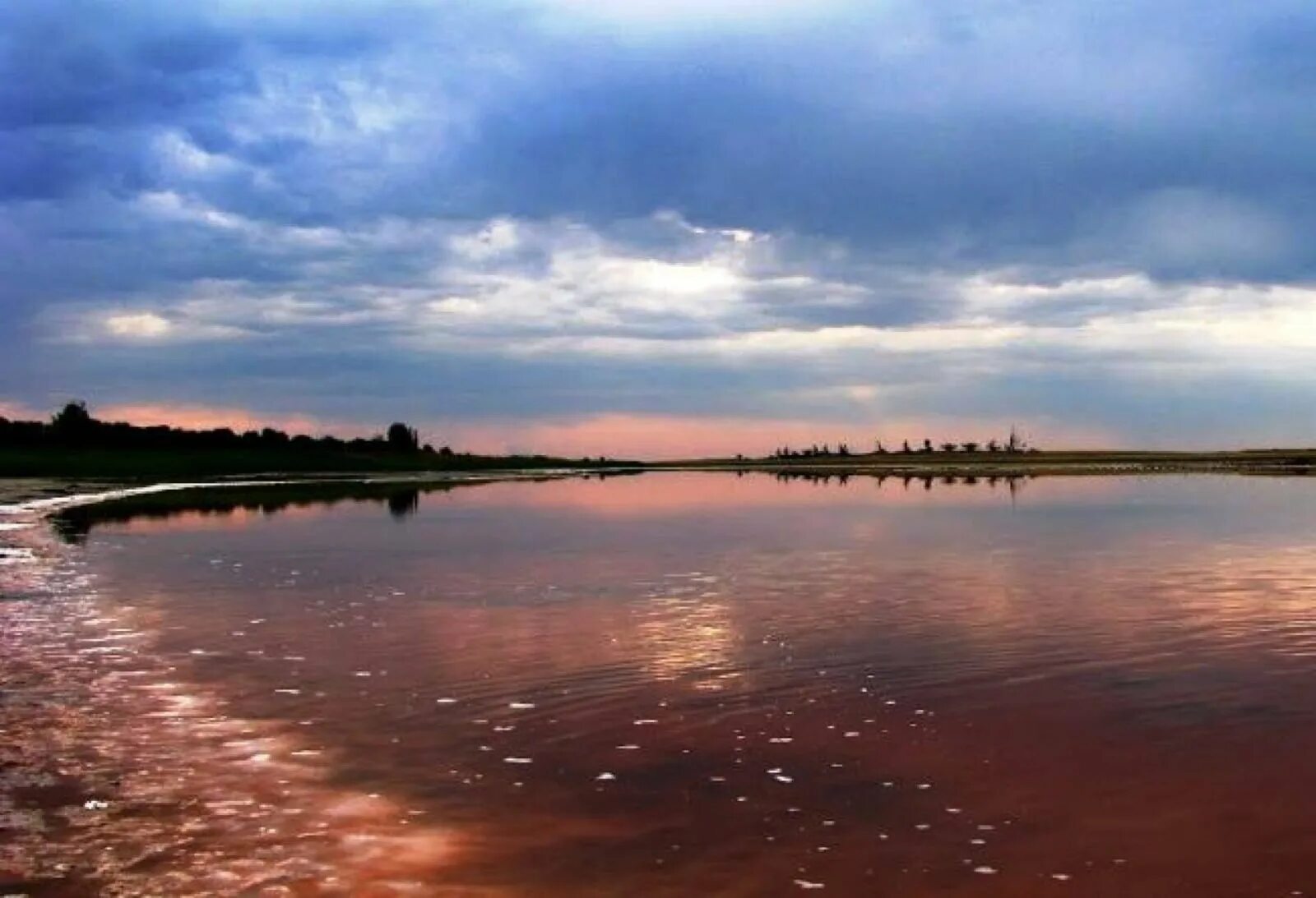 Озеро Тинаки Астрахань. Соленое озеро Тинаки Астрахань. Озеро Ильмень Тинаки. Розовое озеро Тинаки. Богатства астраханской области