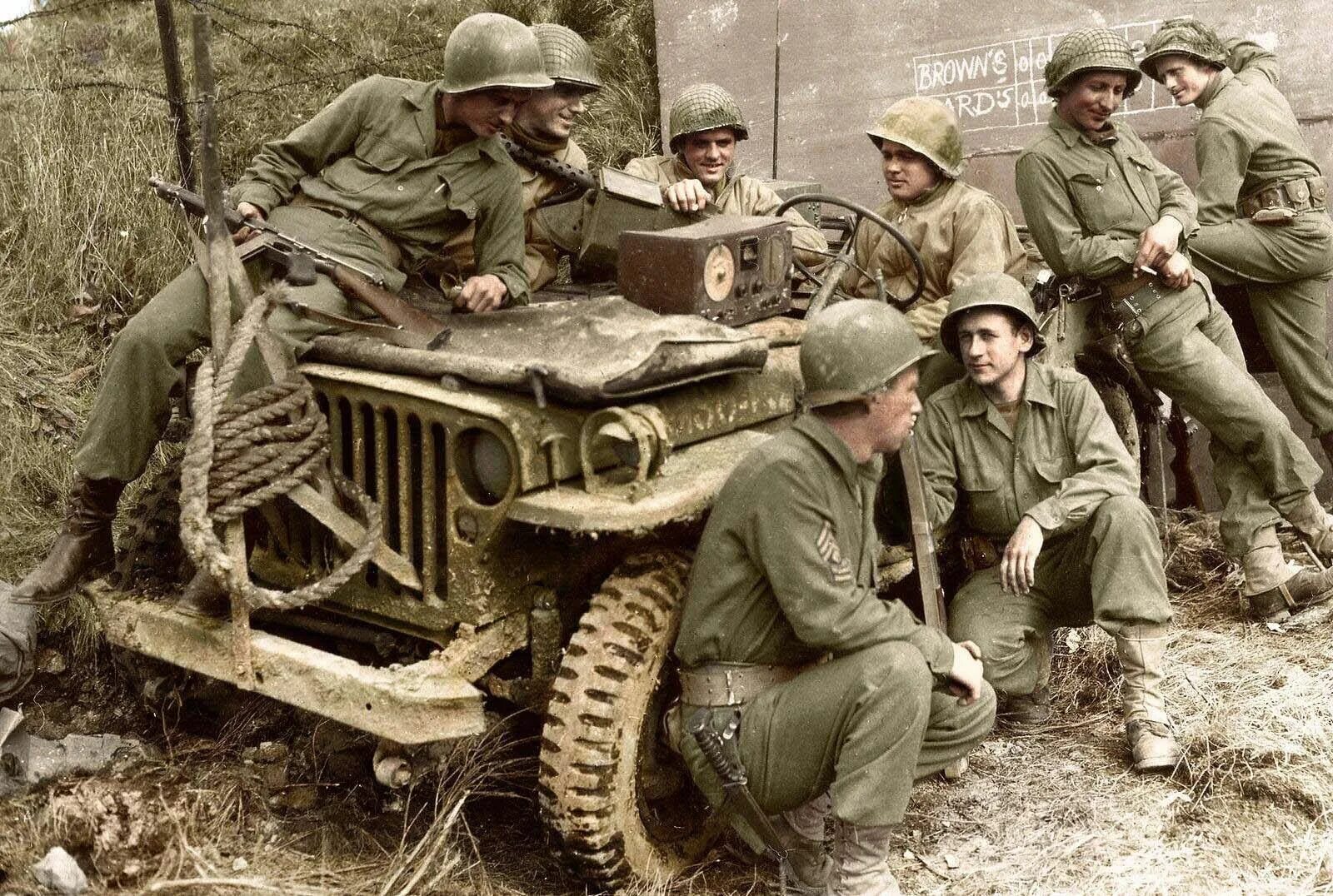 Jeep Willys 1944. Американский солдат 2 мировой войны. Американские солдаты второй мировой войны. Джип Виллис 1941.