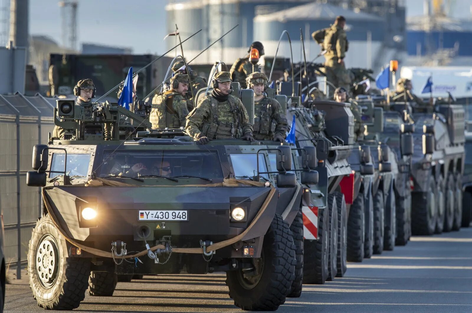 Нато готовит удар. Военные машины России. Военные машины НАТО. Армия Литвы 2022. Литва НАТО.