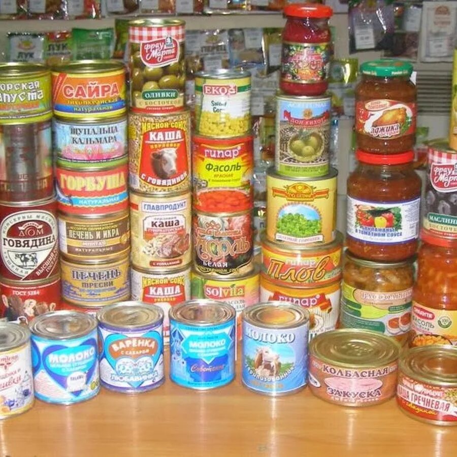 Выкладка консерв. Мясные консервы хранятся. Мясные консервы хранятся. Тушенка сохраним традиции. Бакалея консервы.