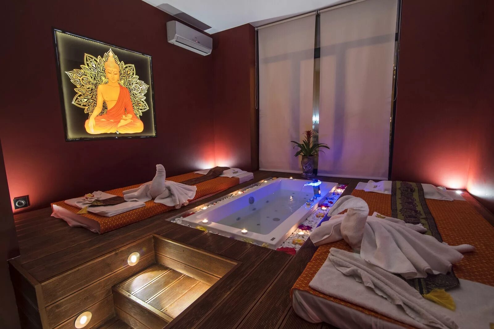 спа свидание для двоих. спа для двоих. массажный салон для двоих. массажный кабинет с джакузи. тайский массаж.