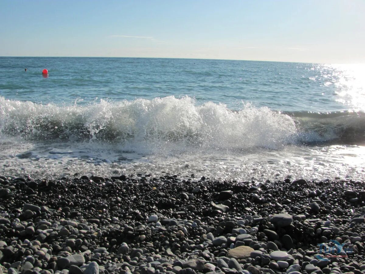 Вода в сочи в октябре. Сочи в сентябре. Море в Сочи в сентябре. Сочи море осень. Море в Сочи в октябре.