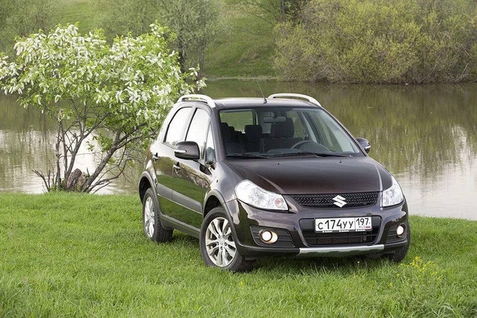 Купить сузуки 2013. Кроссовер Сузуки sx4. Suzuki sx4 2013 года. Suzuki кроссоверы 2013. Suzuki sx4 2 поколение черный.