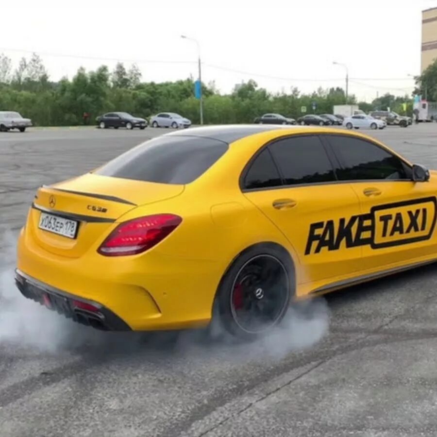 Такси Мерседес c63 AMG. Мерседес е63 желтый. Мерседес е63 fake Taxi. Вибратор в такси