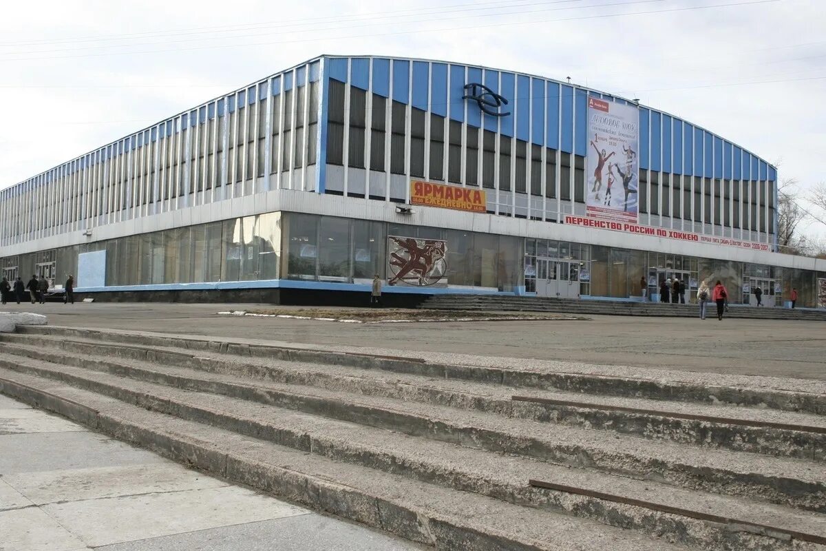 Дворец спорта казань московская улица. Дворец спорта видное внутри. Ледовый дворец казань московская. Прогресс глазов арена. Дворец спорта московская 1.