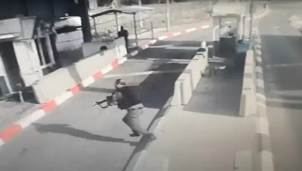 Видео от первого лица террориста с ножом. Нападение на КПП В армии. Тревога нападение на КПП.