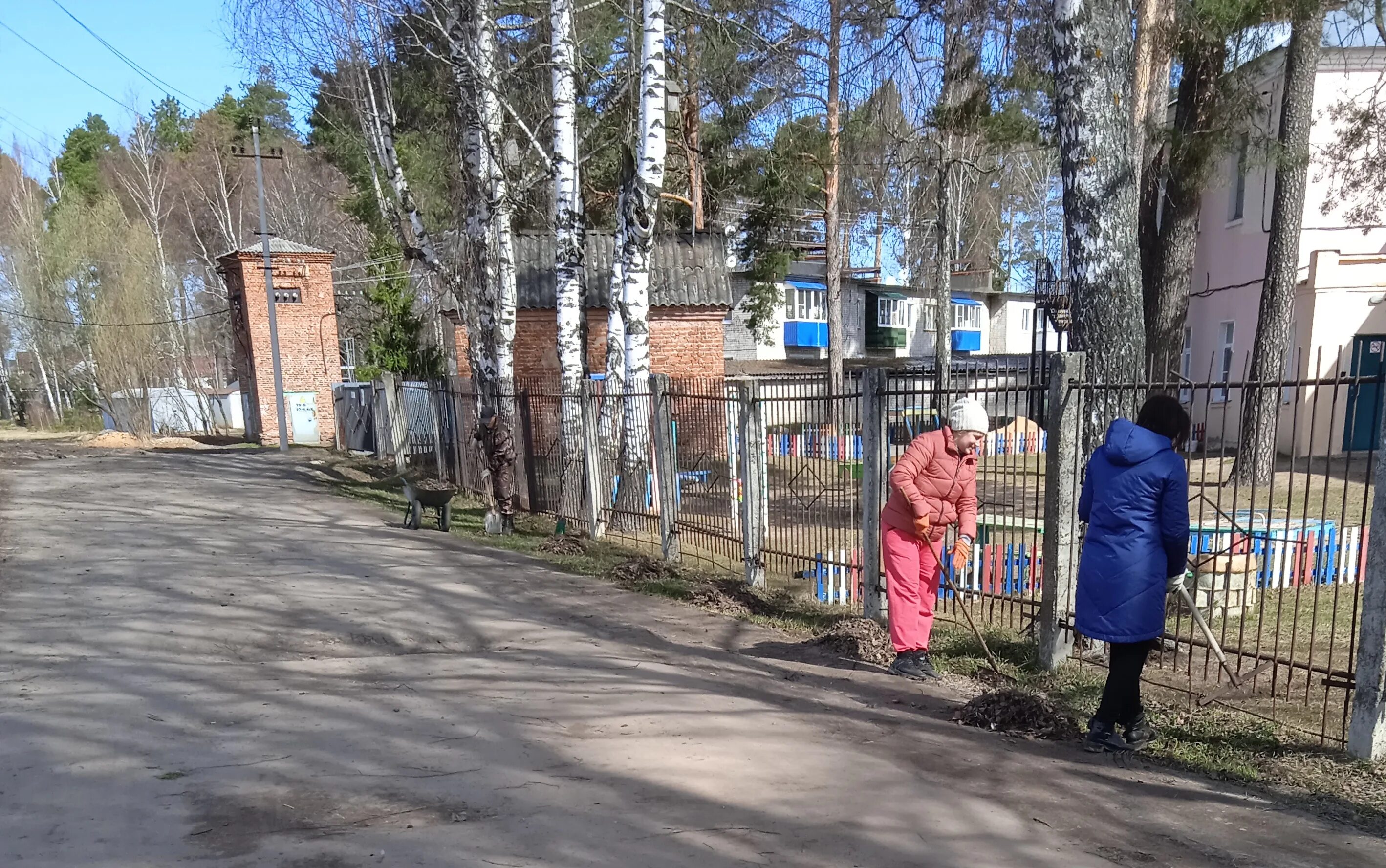 Погода южа ивановская на неделю. Детские сады Южа. Садик Тополек Южа. Городской сад города Южа. Детский городок город Южа.