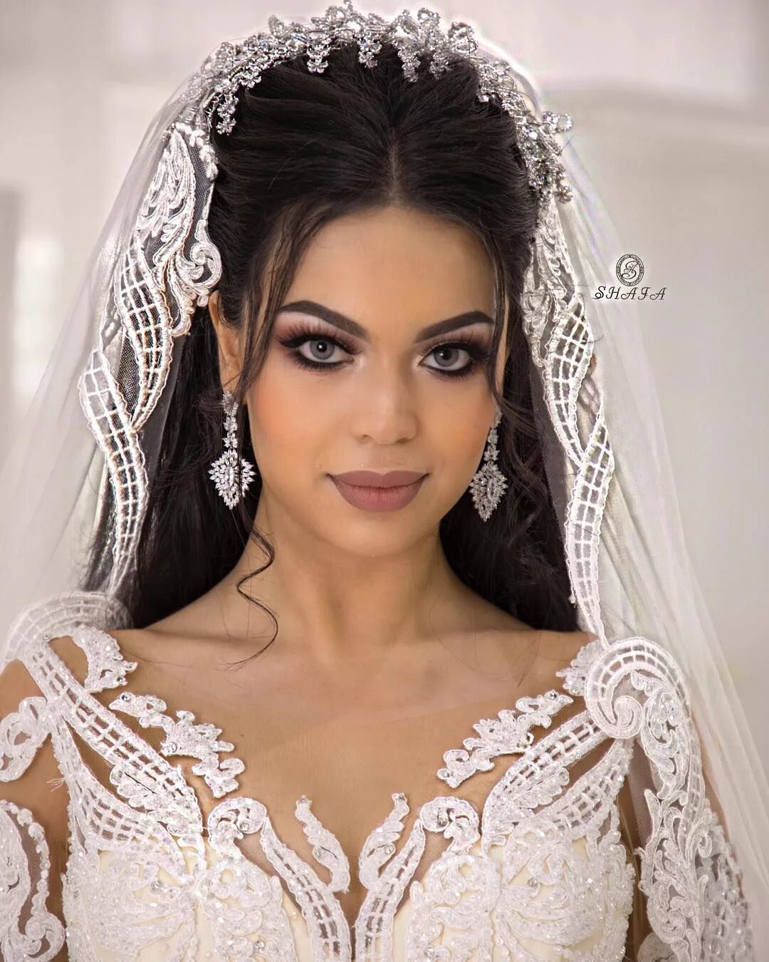 Azeri gelin. Гелин причйоскалар. Азербайджанские невесты. Красивые азербайджанские невесты. Свадебное платье азербайджанки.