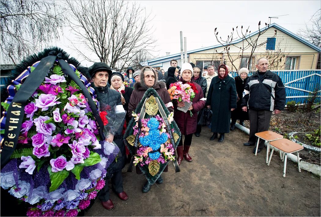 Поминки бабушки. Похороны в России деревня.