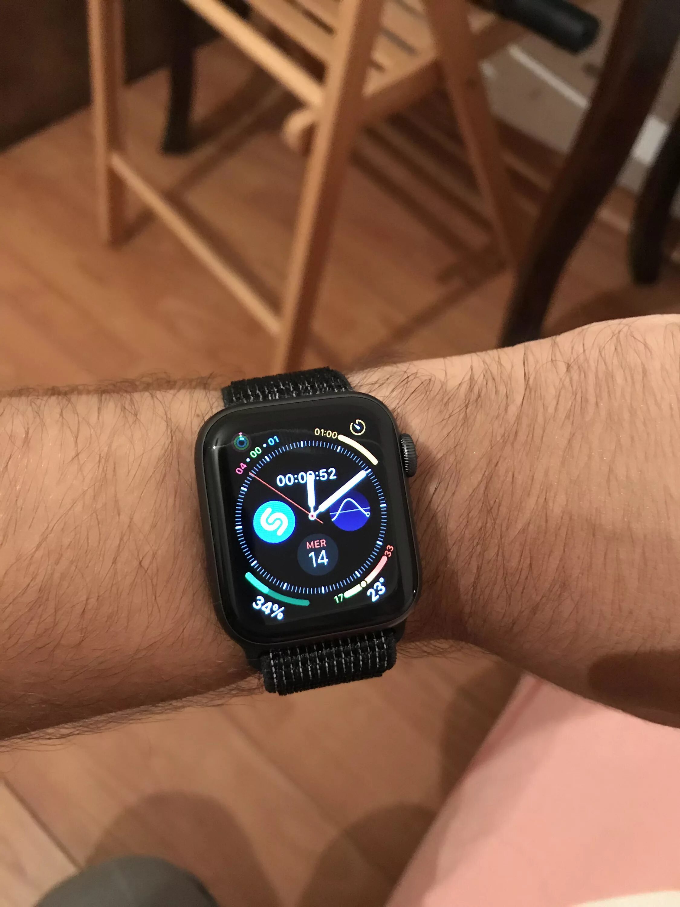 Вотч Сериес 4 40. Мм. Эппл вотч 40 мм. Часы Apple watch 40mm. Apple watch se 44mm.