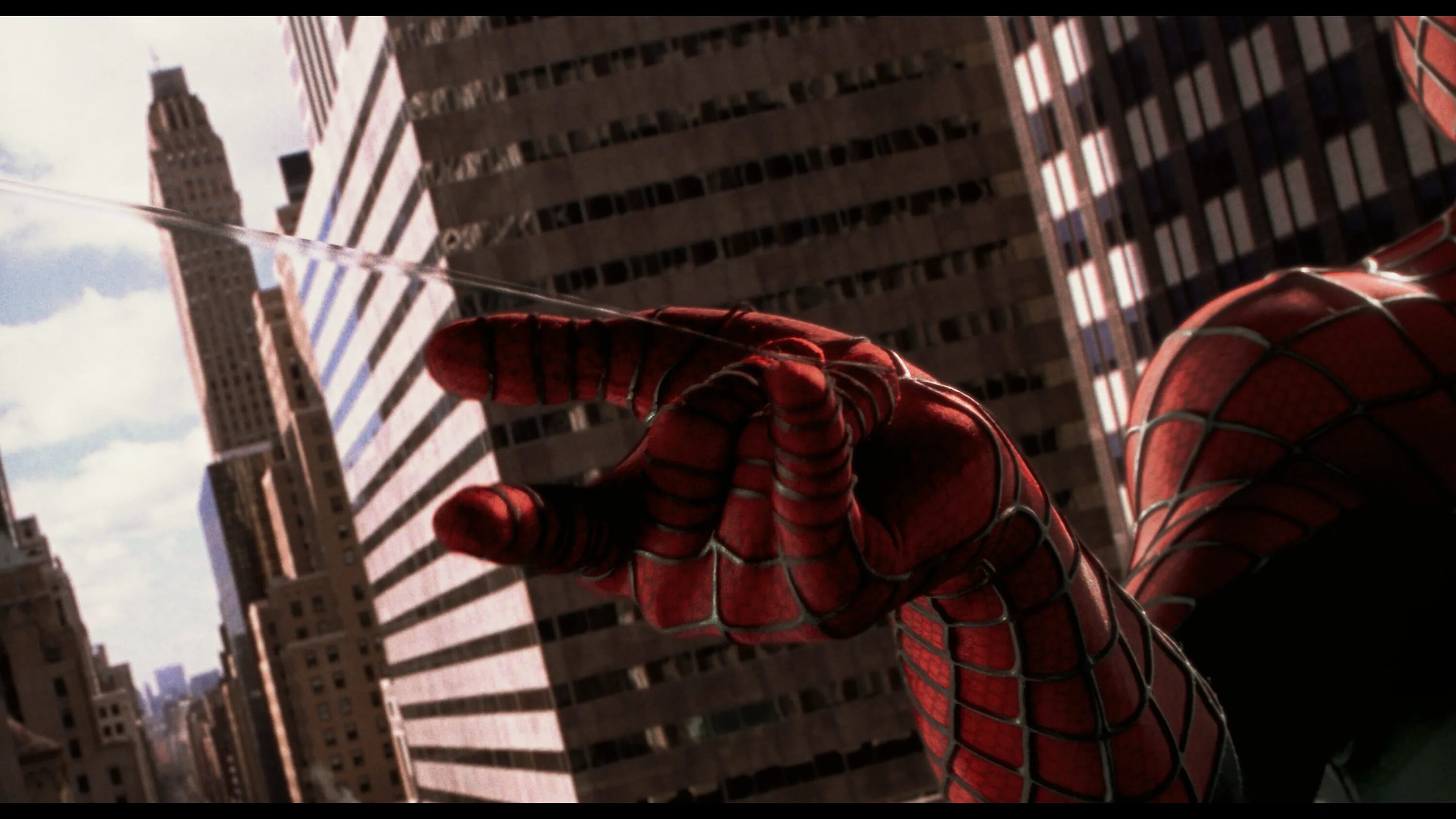 Человек паук Сэма Рэйми. Человек паук 2002. Питер Паркер человек паук 1. Тоби Магуайр человек паук 2002.