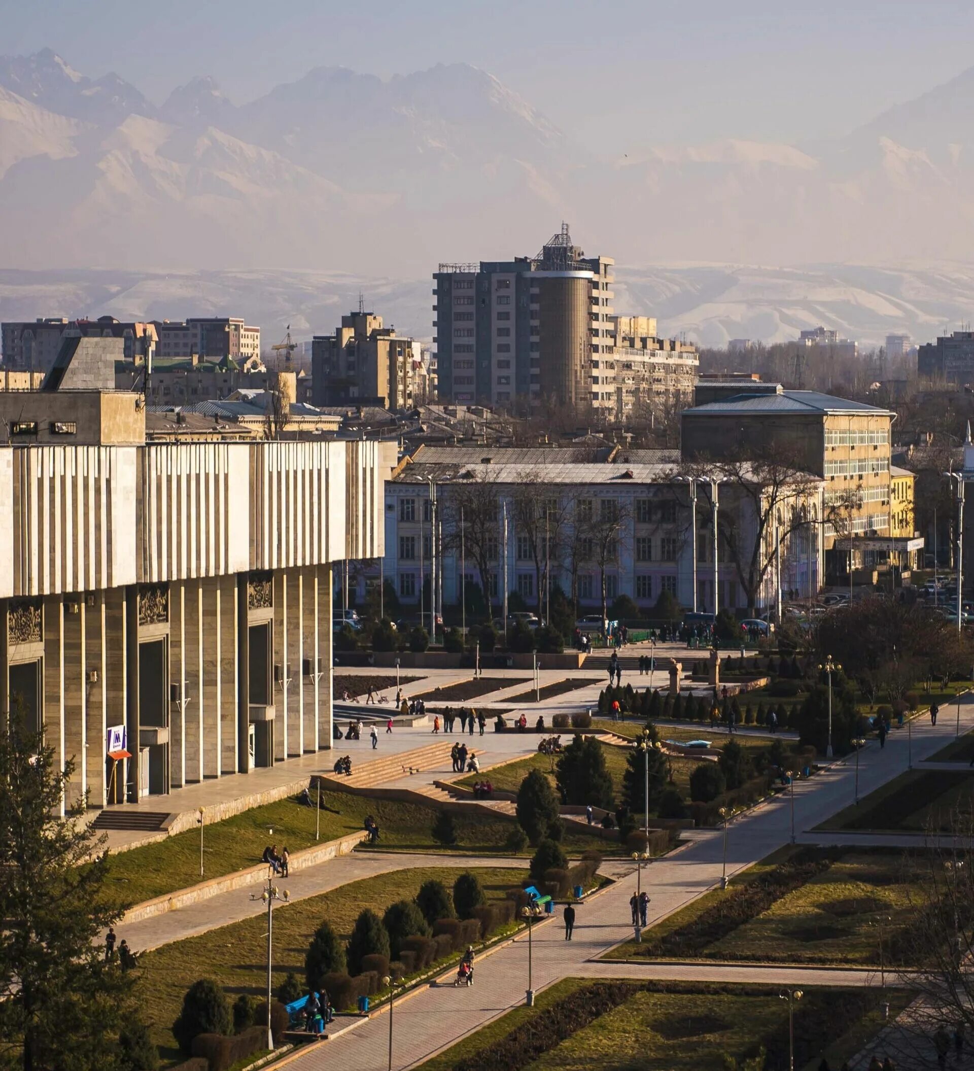 Город бишкек страна. Киргизия столица Бишкек. Филармония Бишкек. Панорама Бишкек.