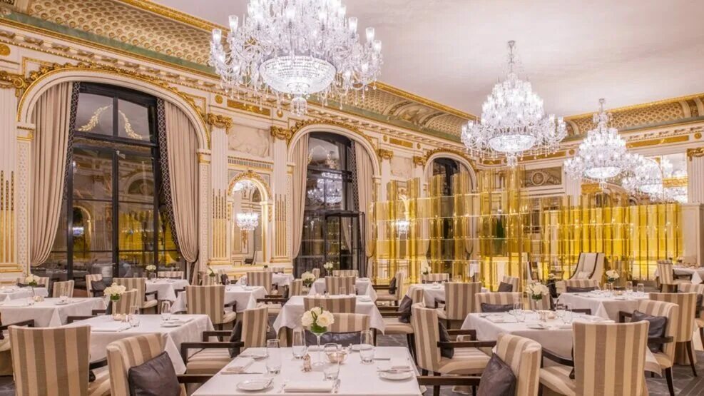 Названия дорогих ресторанов. Отель Пенинсула Париж. Пенинсула Париж лобби. Ресторан the Peninsula в Париже. Ресторан в отеле Пенинсула Париж.