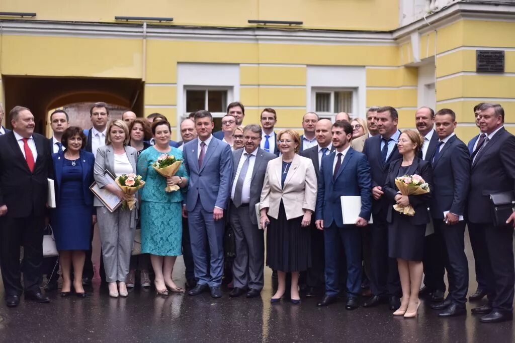 Новости министерство здравоохранения области. Министерство здравоохранения. Зам министра здравоохранения Самарской области. Минздрав России фото сотрудников.