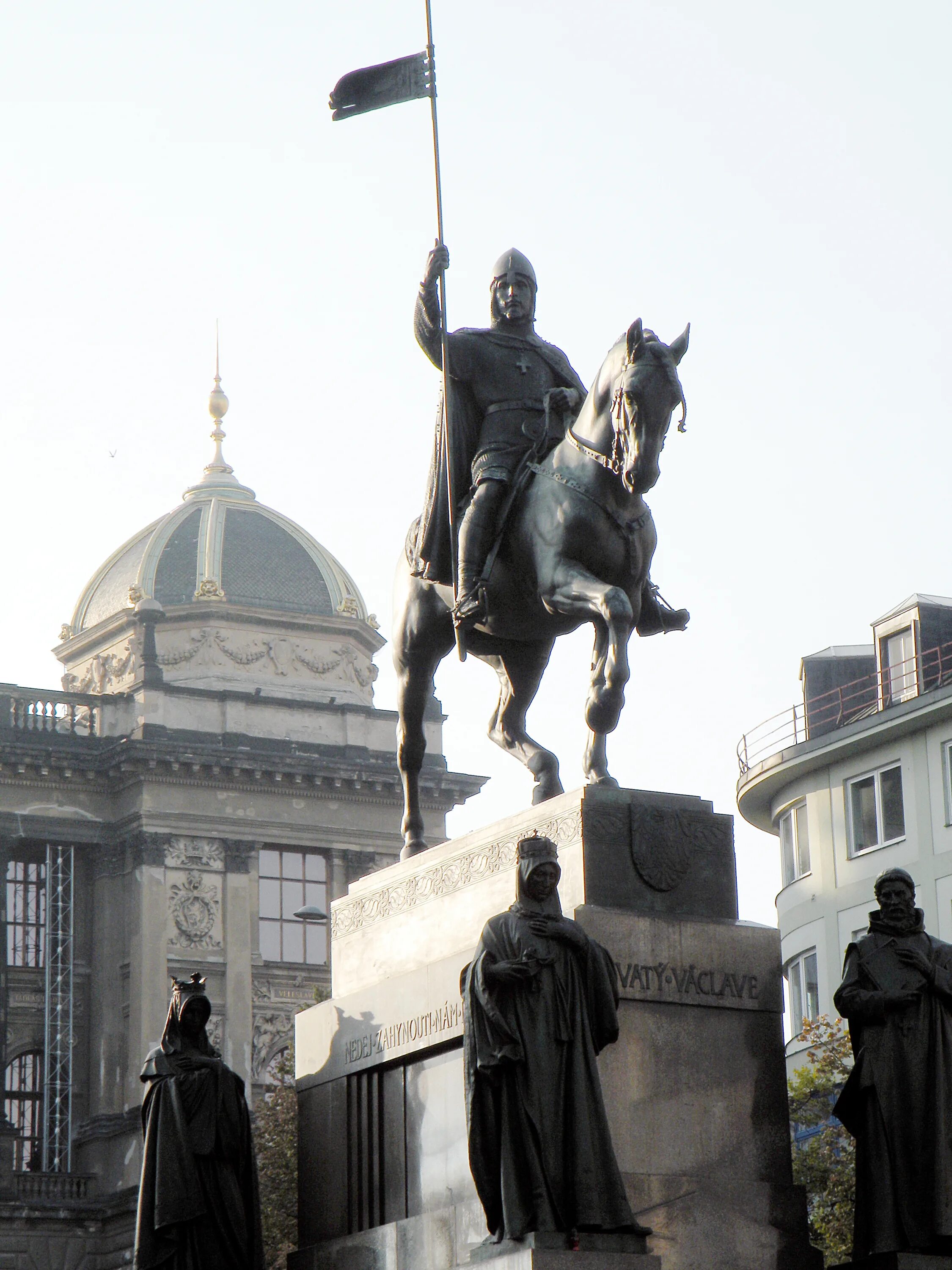 Памятники в чешской республики. Памятник вацлаву на коне прага памятник. Памятник яну гусу староместская площадь. Изображение памятника культуры чехии. Памятник яну палаху в праге.