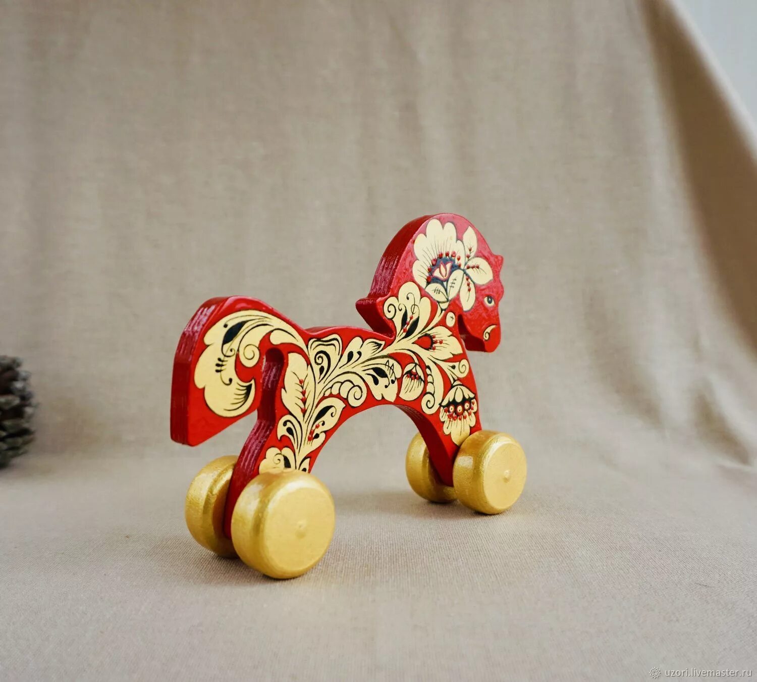 Народная игрушка лошадка. Народная игрушка Хохломская лошадка. Хохломская лошадка. Лошадка Хохломская. Хохломская роспись конь. Деревянная лошадка.