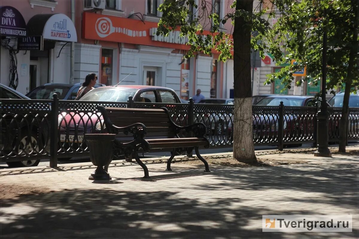 Тверь бульвар. Радищева бульвар Тверь лавочки. Бульвар Радищева Тверь фот. Радищева панорама Тверь. Лавочки на Тверской улице.