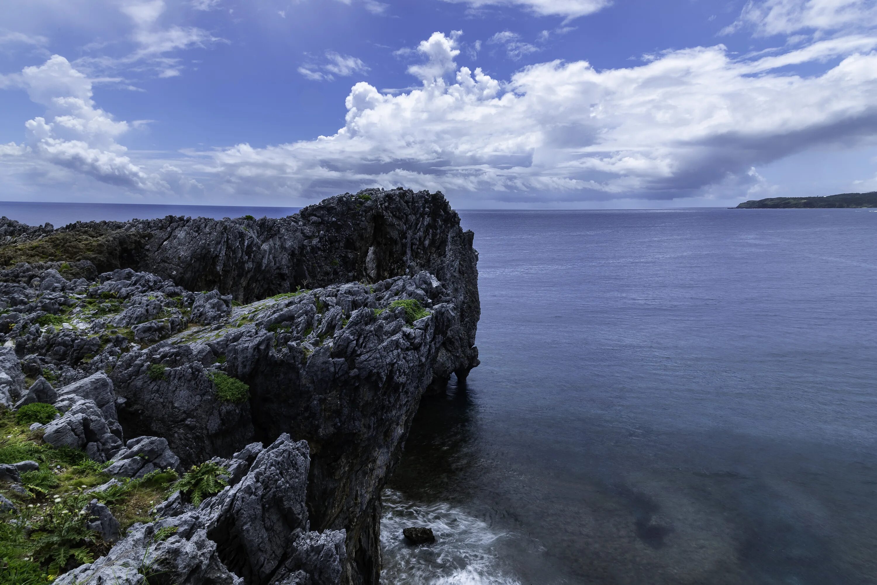 Бурун Кая Утес. Окинава мыс. Синяя небо Утес. Голубые камни в мысе хамелеон. Blue coast
