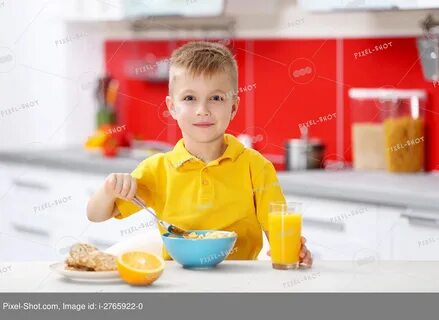I have breakfast the kitchen