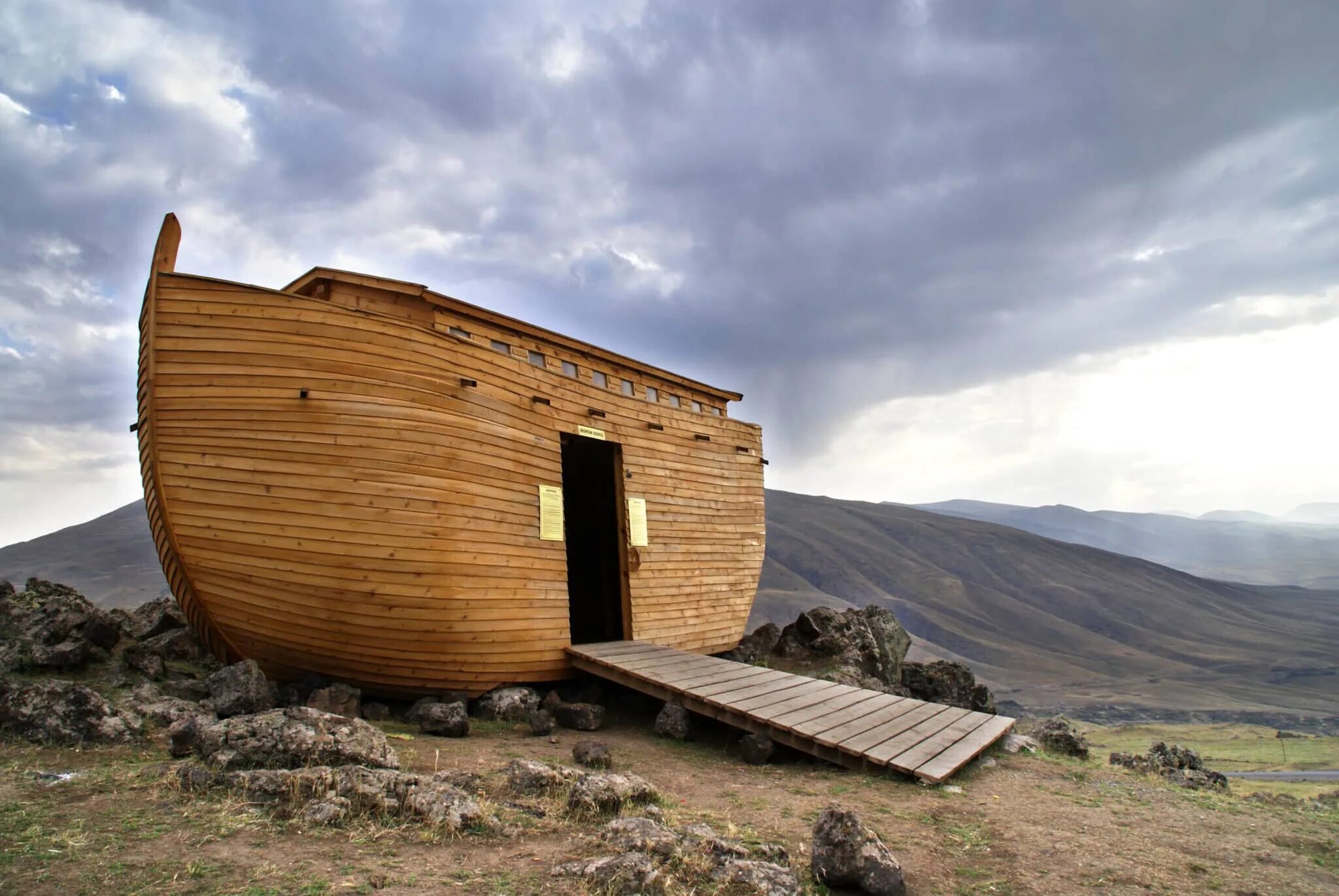 Noah s ark. Ноев Ковчег. Арарат Ковчег. Гора Арарат Ноев Ковчег. Ной корабль Ковчег Арарат.