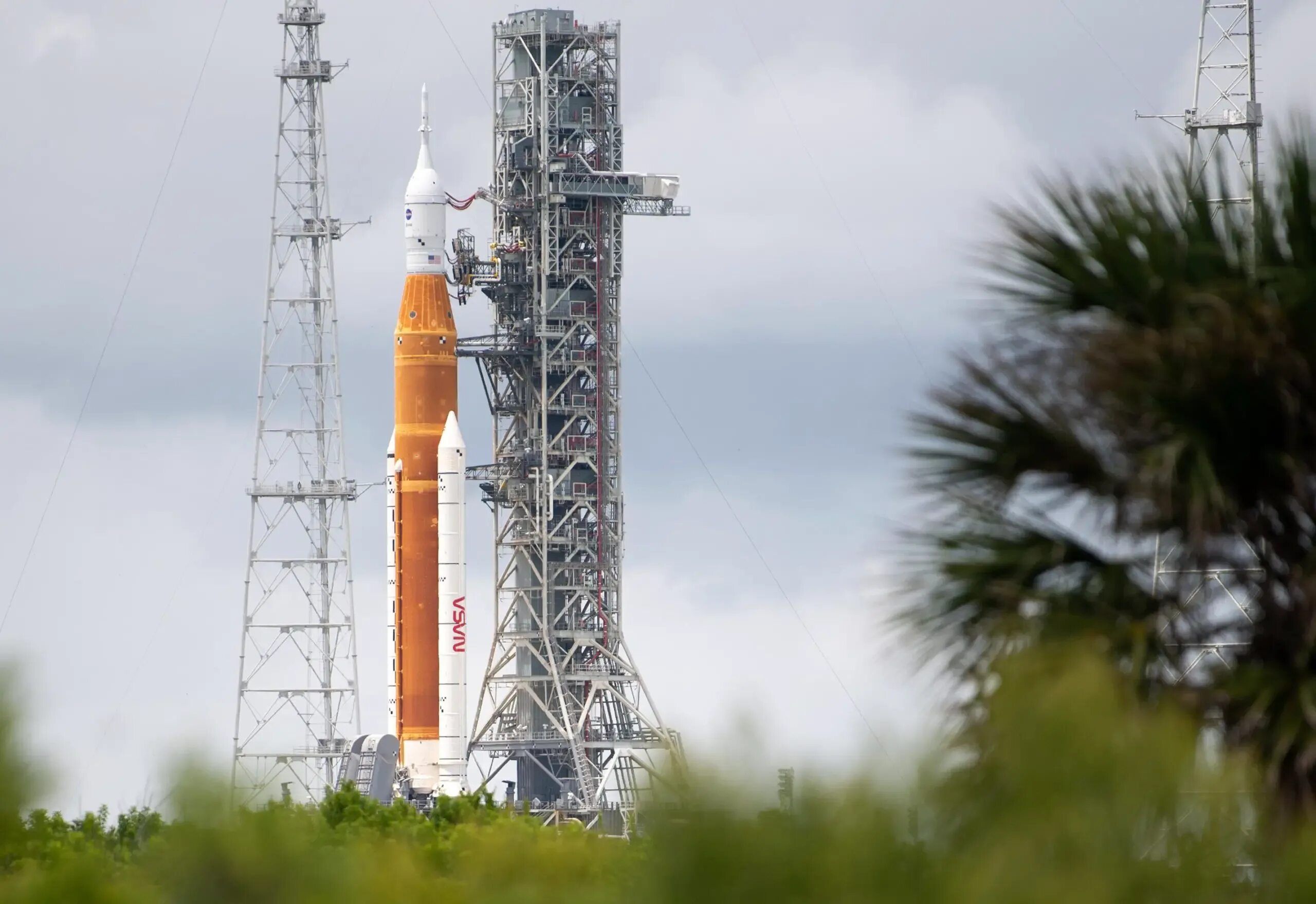 Artemis i like. Artemis 1 rocket. ракета орион наса. ракетоноситель sls.