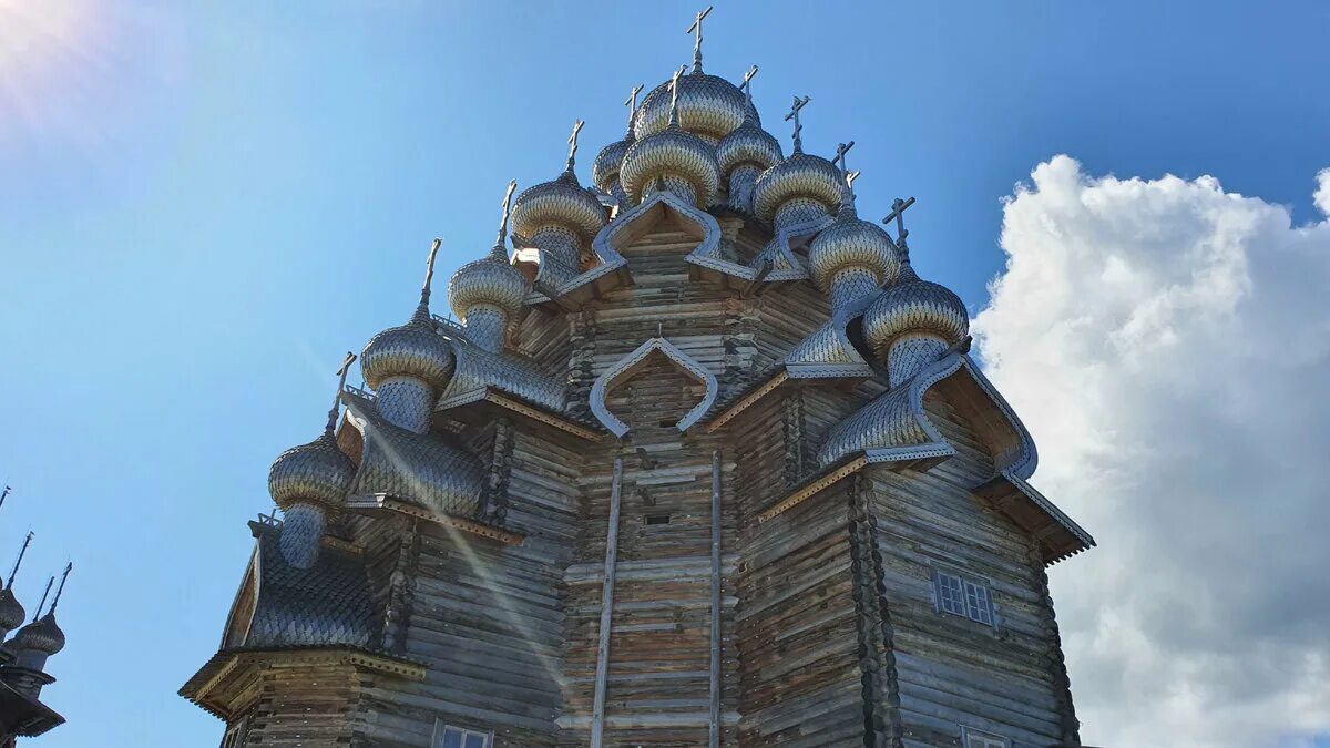 Покровский остров. Покровская Церковь на острове Кижи. Преображенская Церковь на острове Кижи. Преображенская Церковь на острове Кижи пожар. Рига на острове Кижи.