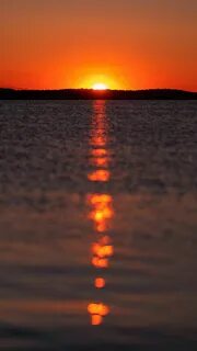 Солнце садится на воду