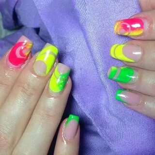 Дизайн ногтей яркий френч