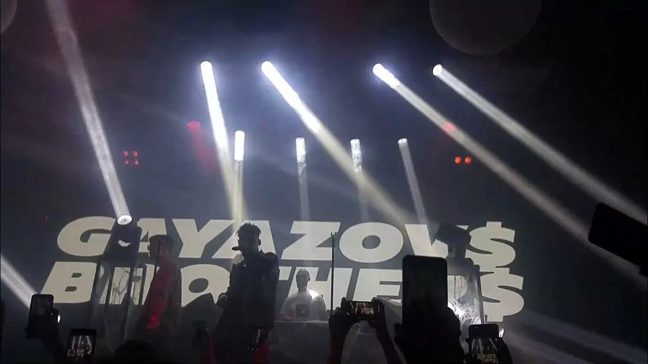 Гаязов бразер концерт. Gayazov brother ты круче чем. Гаязов бразер шот хедшот. Gayazov brother ты круче чем. Пошла жара gayazov$ brother$ караоке.