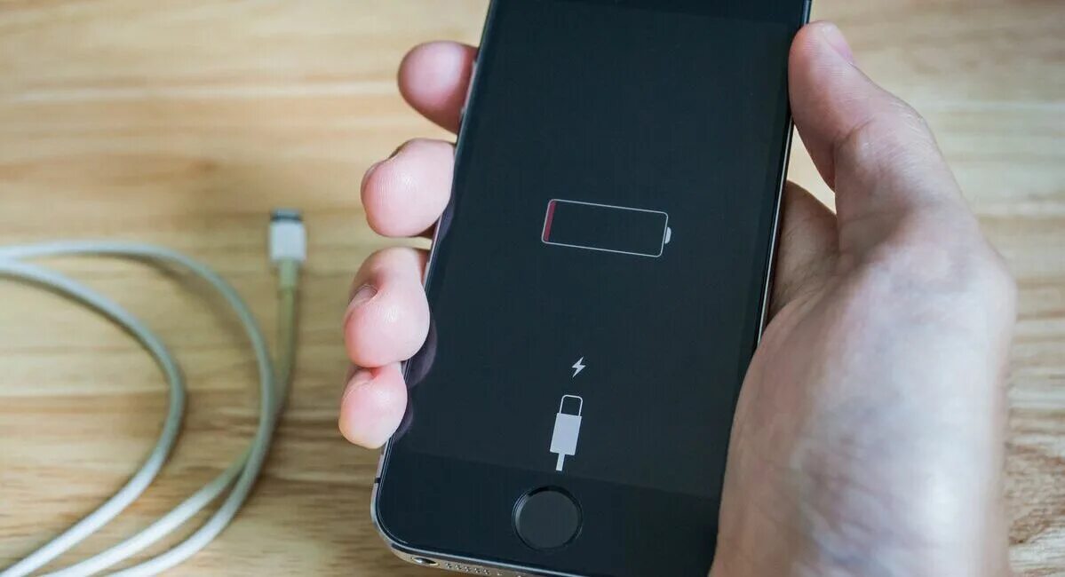 Как быстро заряжать айфон. Айфон 5s заряжается. iphone 6s зарядка. зарядка на айфон 5s. смартфон заряжается.