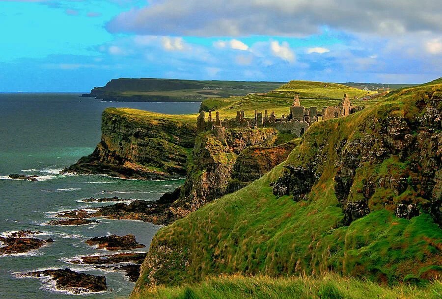 Ireland. Графство Антрим Ирландия. Графство Антрим Северная Ирландия. Антрим город в Ирландии. Дингл Ирландия монастырь.