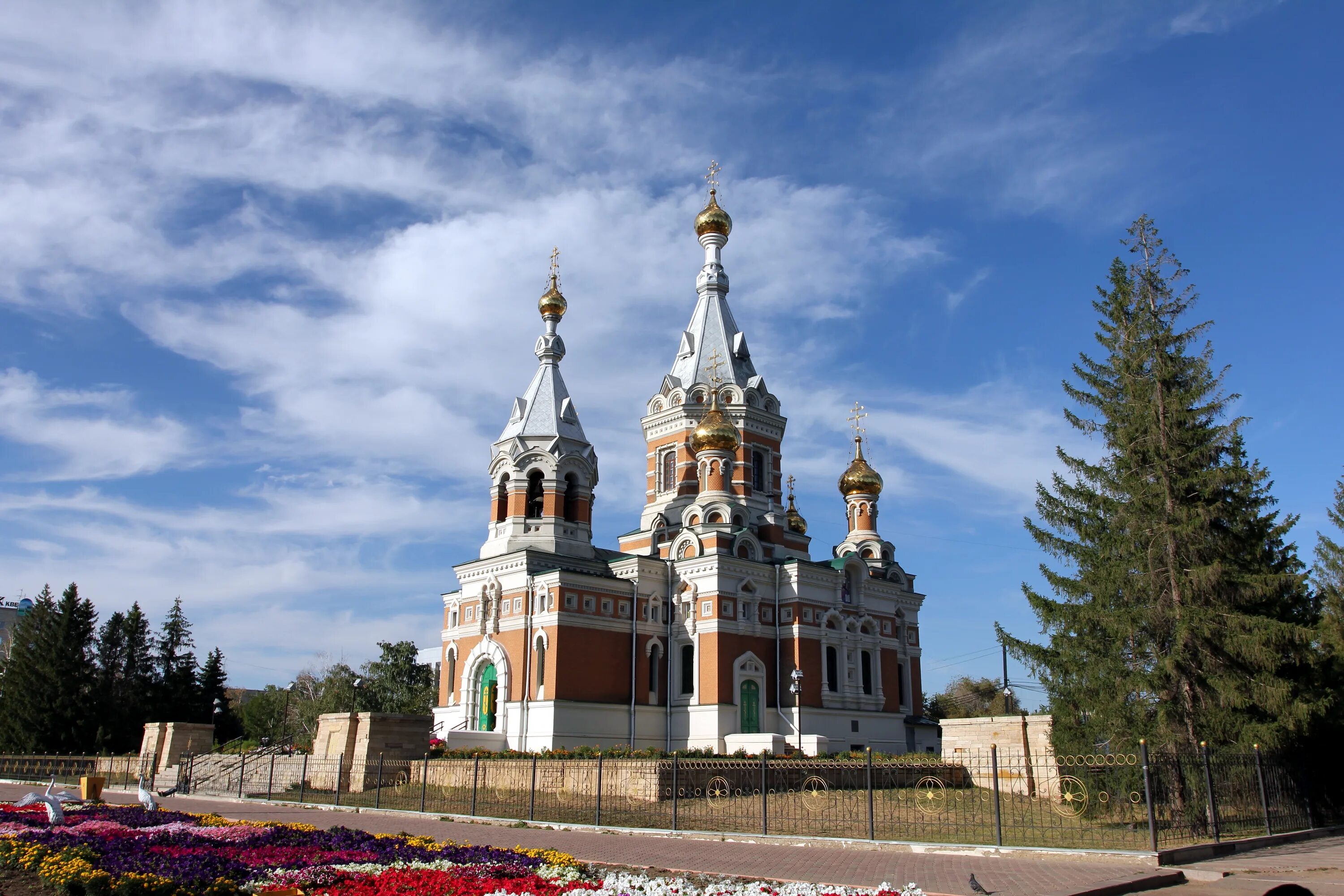 Уральск казахстан. Золотая церковь уральск. Уральск какой город. Зко г. Уральск какой город.