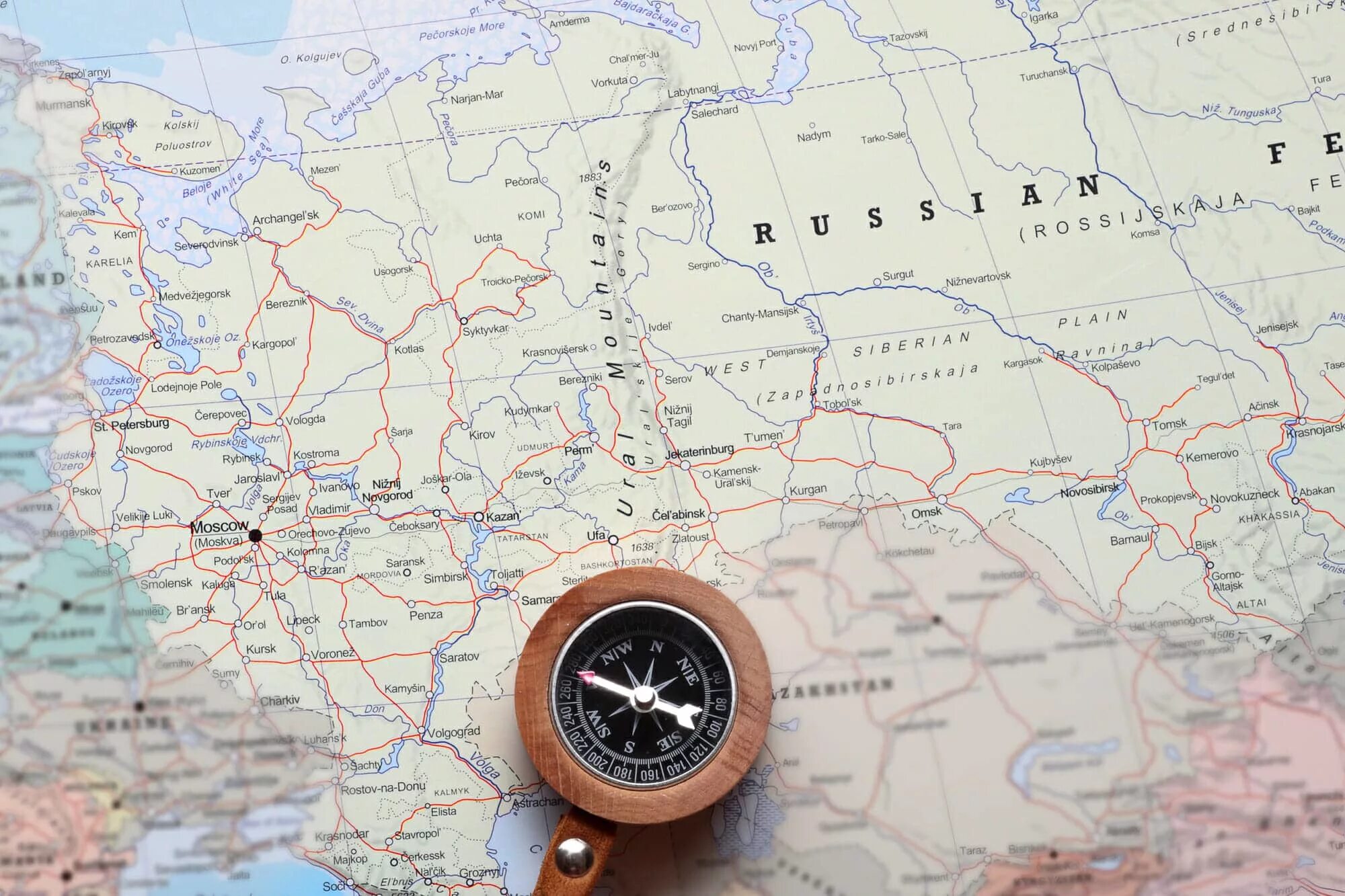 Компас на карте. Карта России с компасом. Компас на карте Москвы. Географическая карта с компасом. Московская область компас