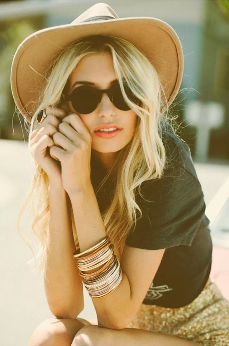 Блондинка в шляпе. Блондинка в очках. Красивая блондинка в шляпе. Блондинка в очках и шляпе.