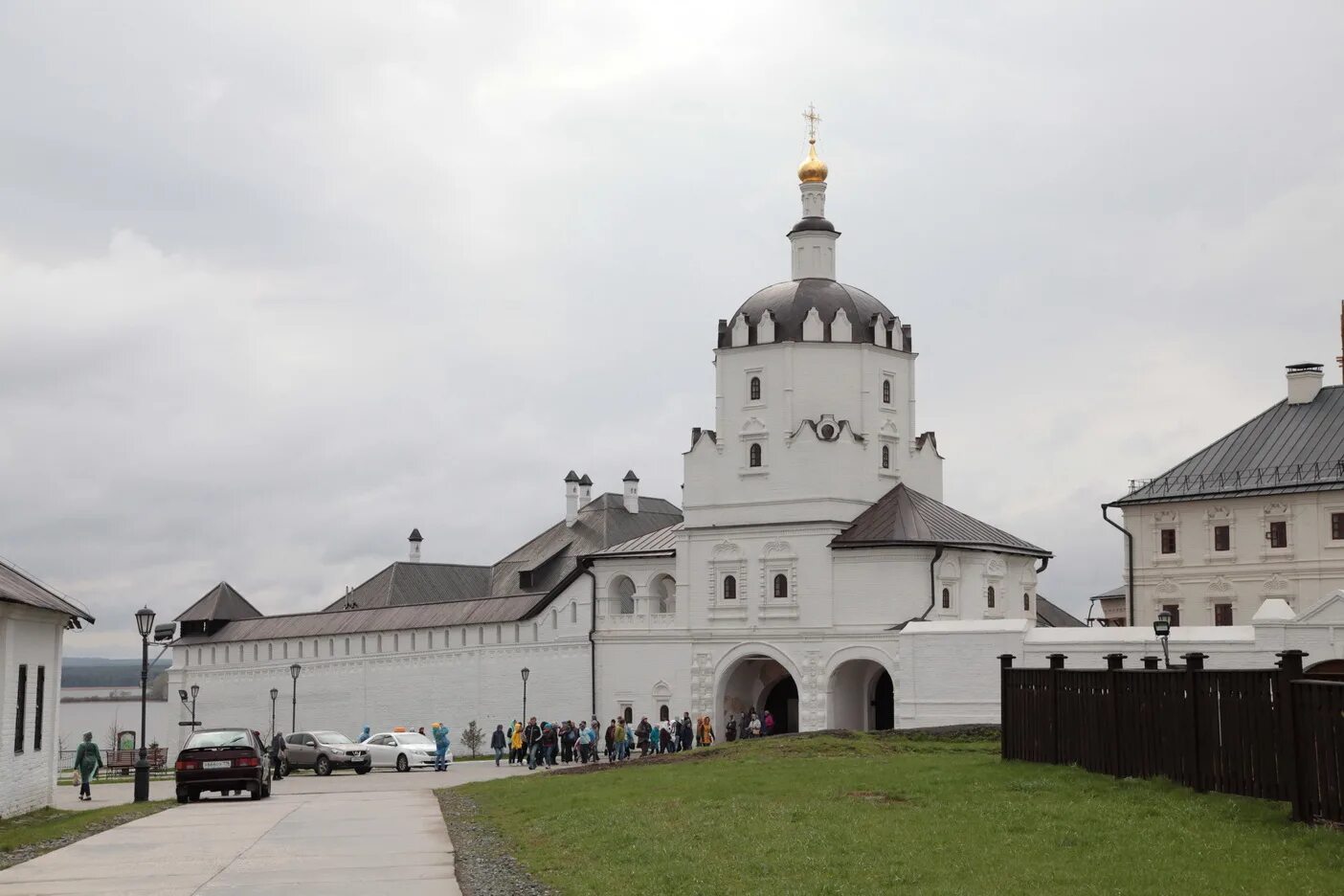 Станция свияжск. Свияжск остров-град. Свияжский Успенский монастырь Свияжск. Остров-град Свияжск Никольская Церковь. Свияжск Казань достопримечательности.