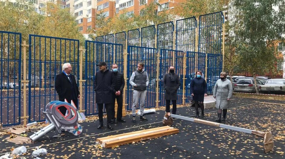 Мини поселок с детской площадкой. Детские площадки по программе благоустройства. Школа дружба внииссок. Мбдоу детский сад №11 "росинка". Школа гусарская баллада одинцово.