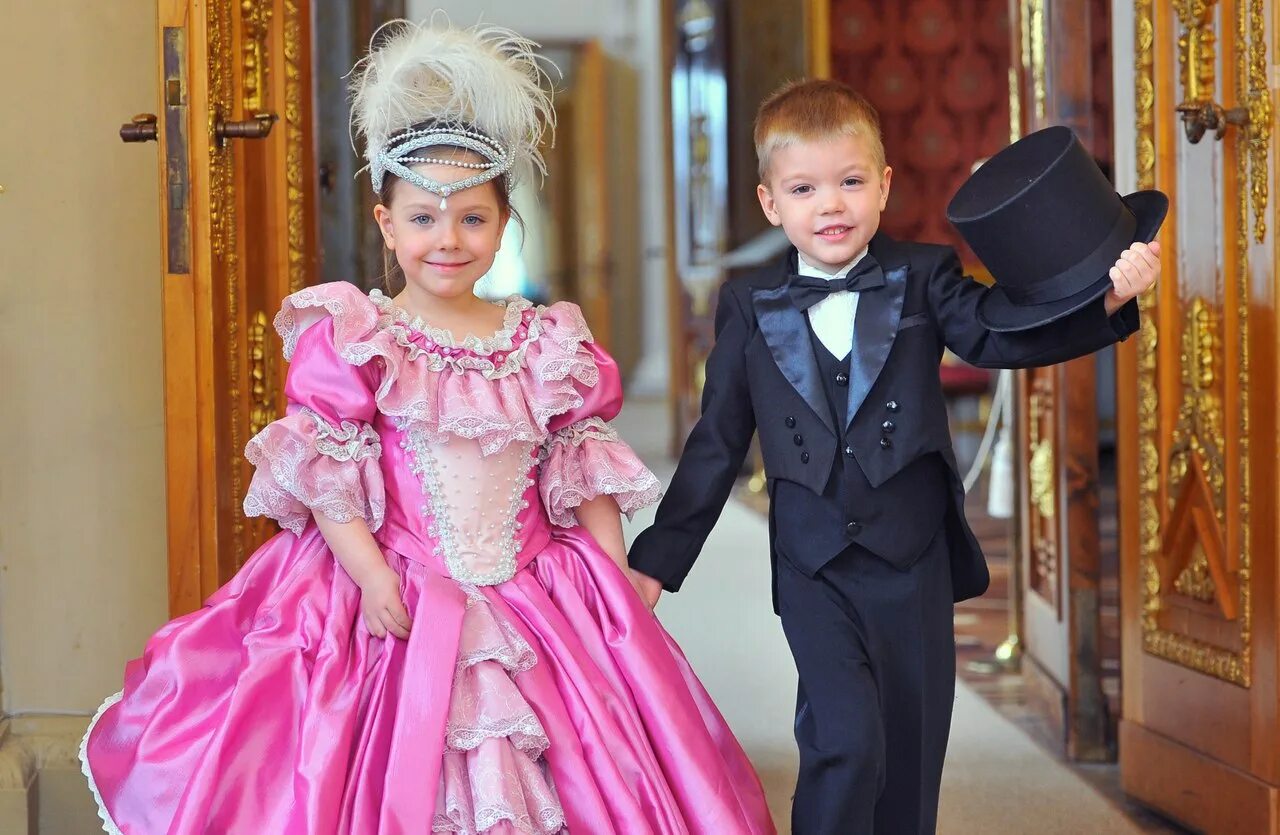 Елагиноостровский дворец балы дети. Платье на бал для детей. Наряд для бала в садике.