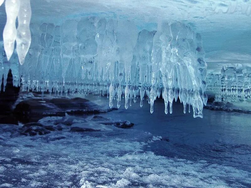 Байкал подо льдом. Ледяная местность. Вода зимой. Байкал под водой зимой. Ледовый век