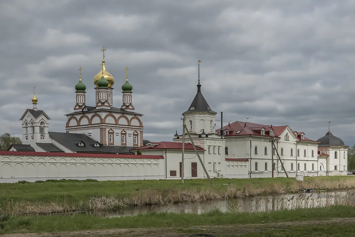 Троице сергиева варницкого монастыря. Свято-Троицкий Варницкий монастырь. Троицко Сергиевский Варницкий монастырь. Сергиев Варницкий монастырь.