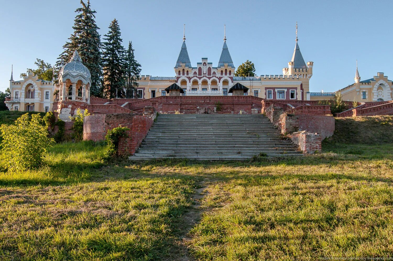 Погулять в калуге. Усадьба Кирицы Рязань. Кирицы усадьба фон Дервиза. Кирицы замок Золушки. Усадьба фон Дервиза Рязань.