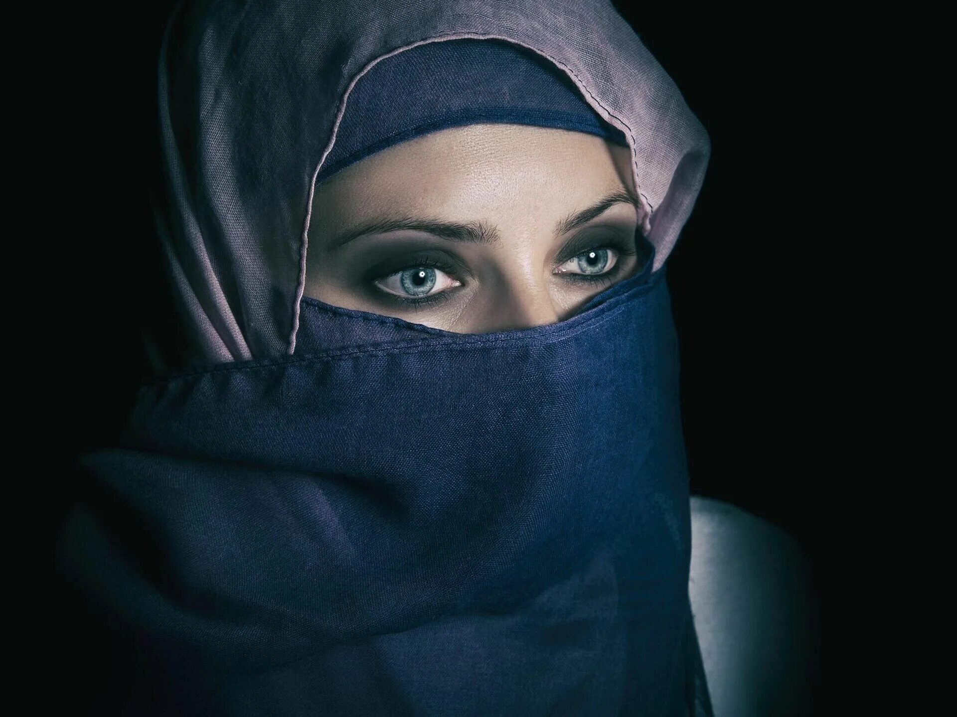 Чадра паранджа хиджаб. Арабские женщины. Девушка в чадре. Восточные женщины в парандже.