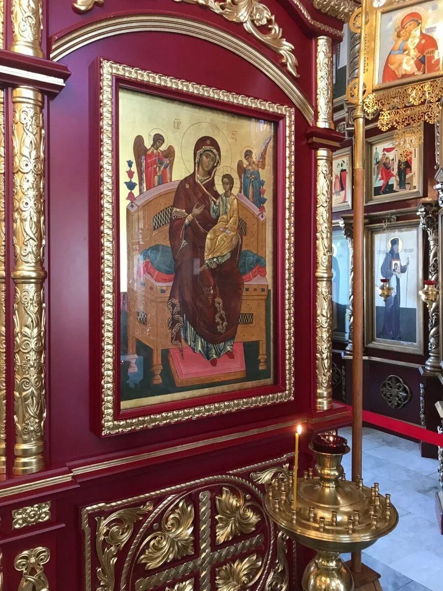 В каком храме находится всецарица. Икона пантанасса всецарица ватопед. В каком храме находится всецарица. Икона богородица всецарица. Новоспасский монастырь икона всецарица.