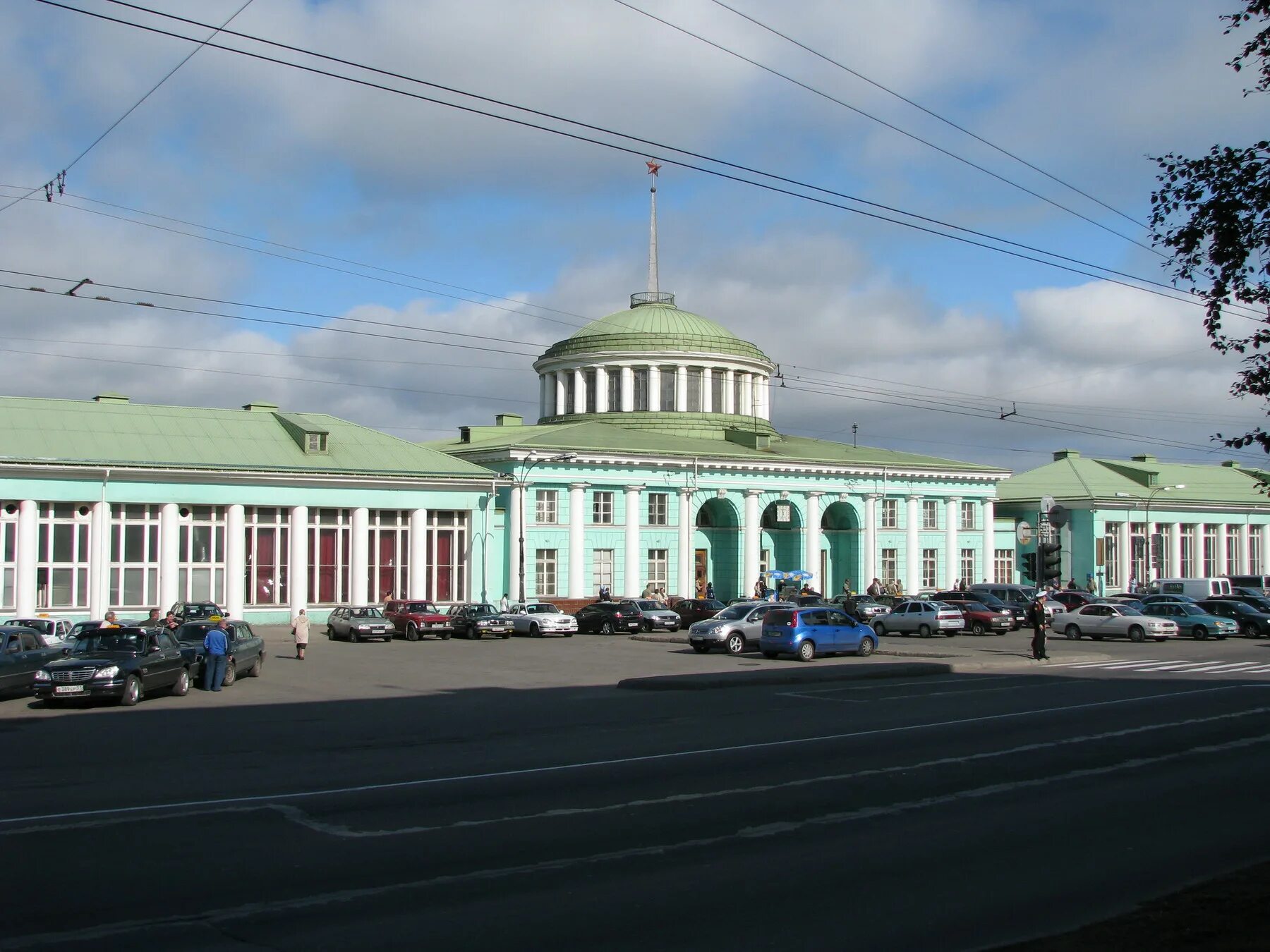 Ржд мурманск телефон. Железнодорожный вокзал Мурманск. Станция вокзал Мурманск. РЖД вокзал Мурманск. Вокзал Мурманск платформы.