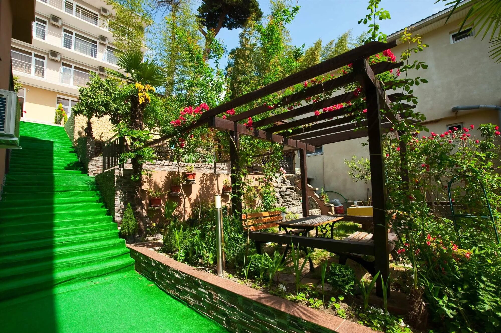 Лоо декабристов 131. Лоо гостиница альбатрос. Гостевой дом альбатрос. Лоо декабристов 131. Лоо альбатрос.