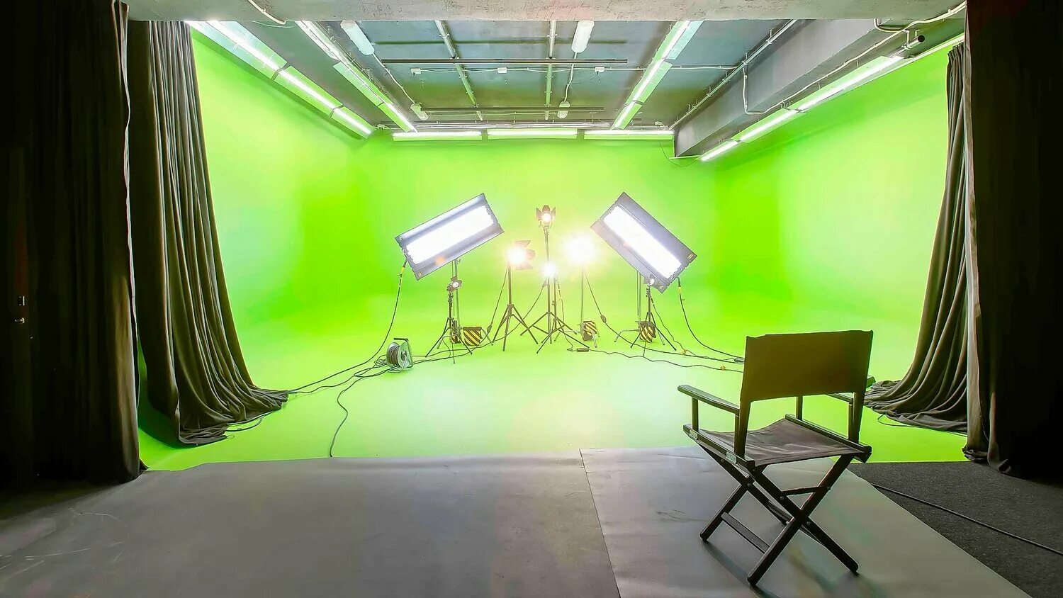 циклорама хромакей. для фотостудий подвесной свет. павильон для съемок. хромакей спб. 2022 хромакей.