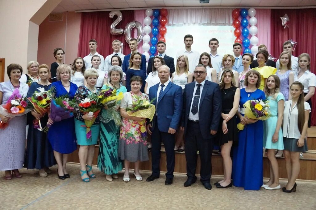 Город бузулук 10 школа. 1 школа город бузулук. Школа 4 г бузулука. Гимназия 1 бузулук официальный сайт. Десятая школа 10 бузулук.