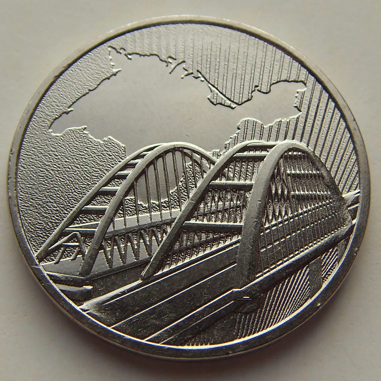 Монета крымский мост. Монета рф 5 рублей 2019 года пятая годовщина воссоединения крыма. Сувенирная тарелка венеция ponte del sospiri. Монета крымский мост. Крымский мост монета 25.