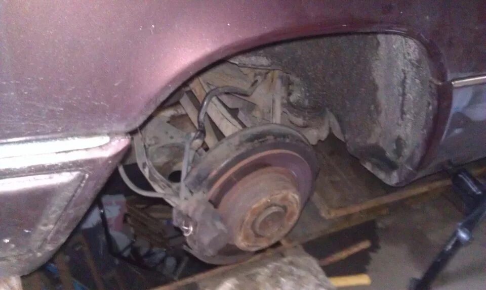 Mercedes w124 амортизатор пружина. Газулька на двигателе приора. Замена на 124. Наконечник рулевой тяги мерседес 124. Замена на 124.