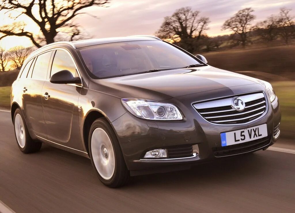 Опель инсигния 1.8 масло. Opel Insignia 2010. Opel Insignia Sports Tourer 2010. Opel Insignia 2010 1.8. Opel Insignia 2010 2.8.