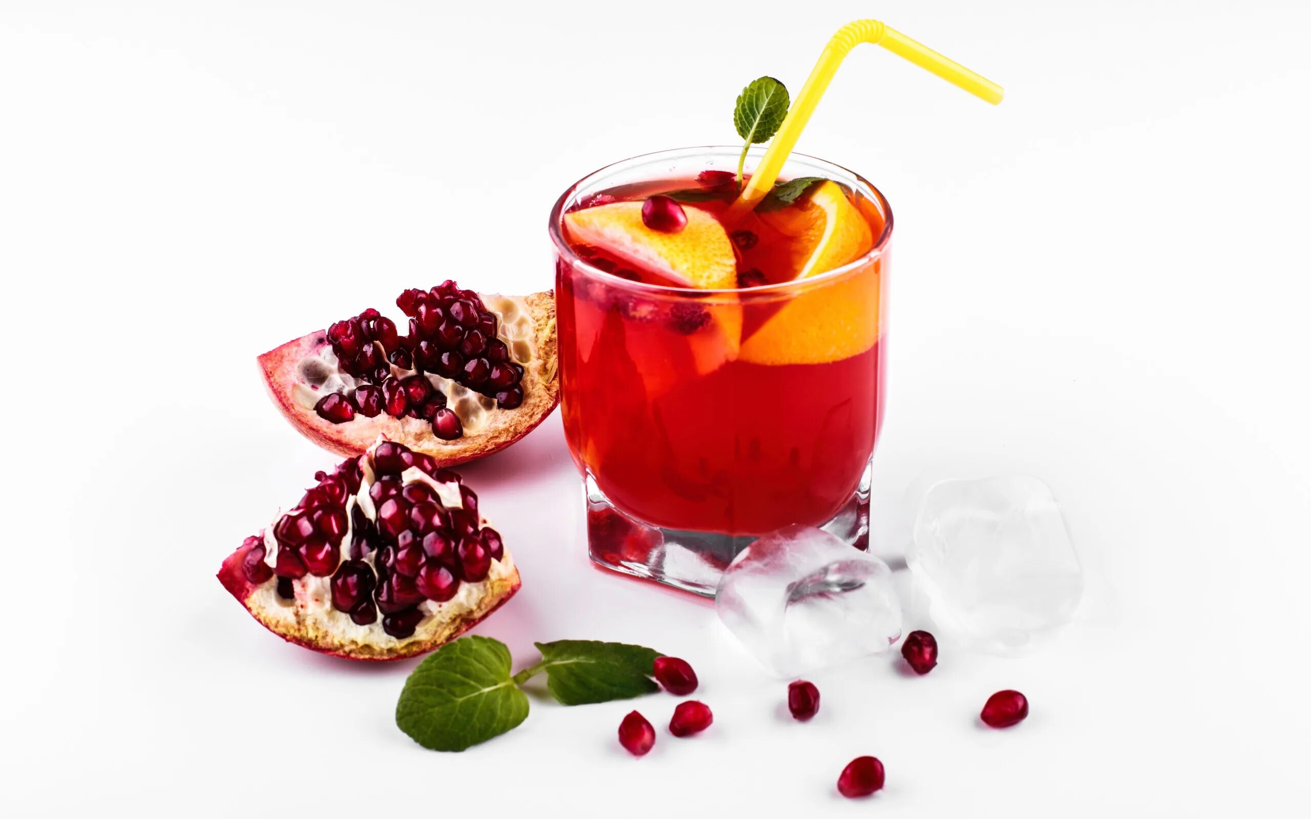 Pomegranate гранат напиток. Гранатовый сироп Гренадин. Гранатовый коктейль. Гранатовый лимонад.